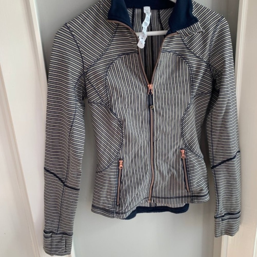 Lululemon Forme Jacket II *Textured - Picture 3 of 6